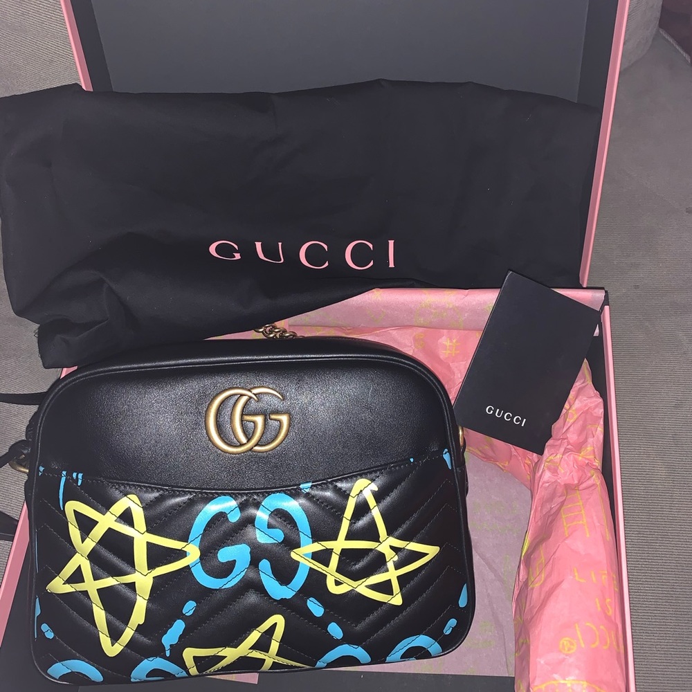 💯 Authentic Gucci Ghost GG Marmont Black Graffiti
Like New!